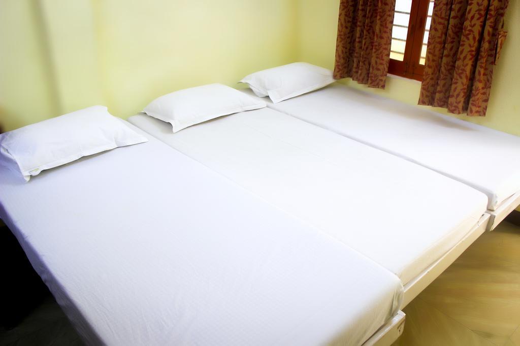 Pms Guest House ปอนดิเชอรี ภายนอก รูปภาพ